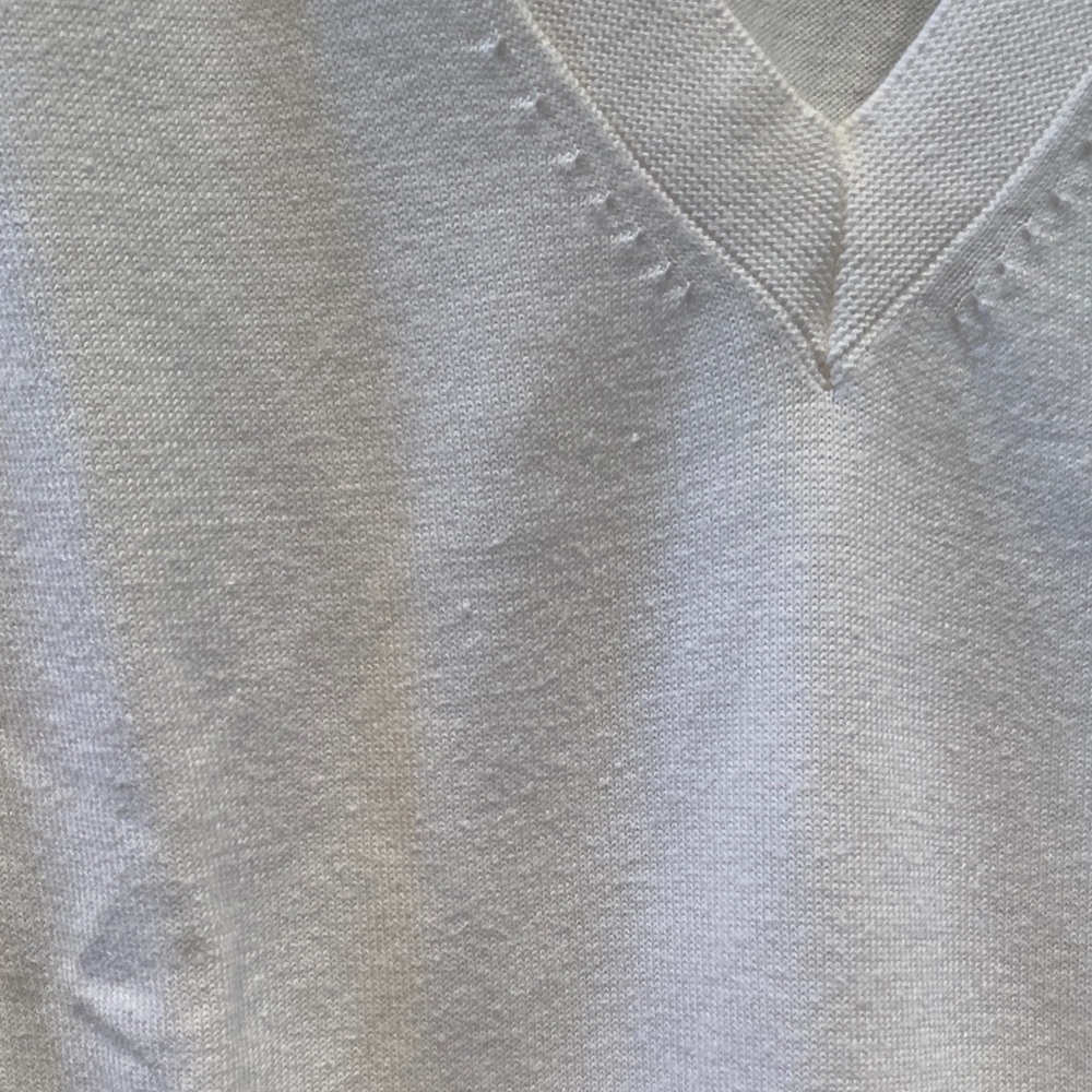 Banana Republic White V-Neck Sweater. Size M. GUC - Picture 7 of 12